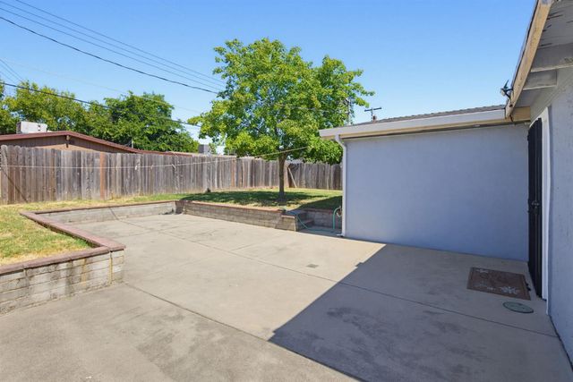 5709 El Campo Way, North Highlands, CA 95660