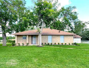 102 Cotton Street, Jones Creek, TX 77541