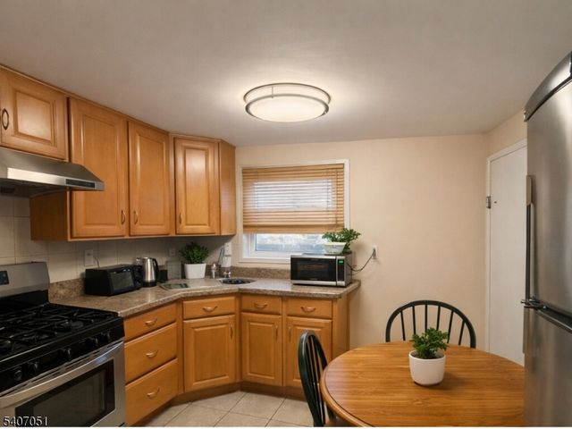 18 Garfield Park 18a, Edison Twp., NJ 08837