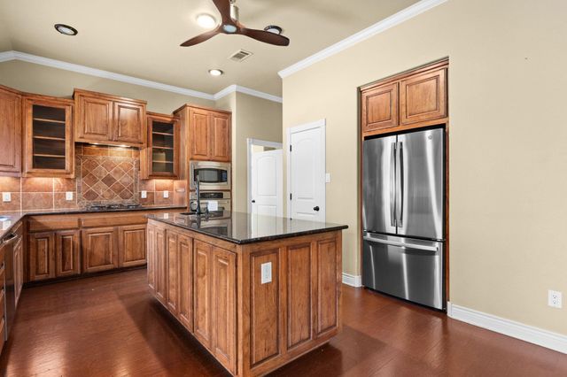 1135 Redleaf DR, Nolanville, TX 76559