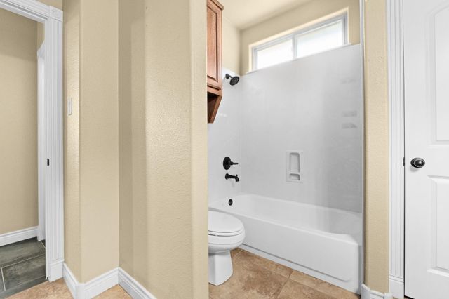 1135 Redleaf DR, Nolanville, TX 76559