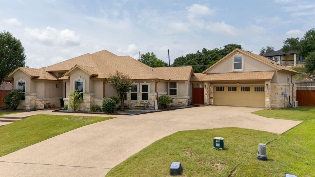 1135 Redleaf DR, Nolanville, TX 76559