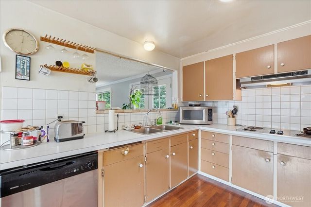 10247 10th Avenue S, Seattle, WA 98168