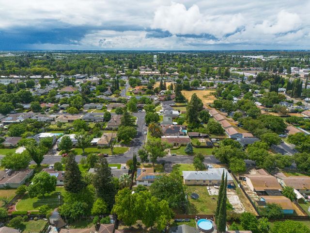 2952 Tahoe Dr, Merced, CA 95340