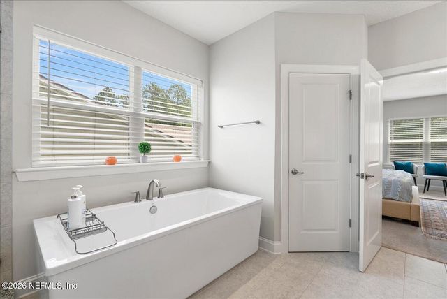 245 FRESHWATER Drive, St. Johns, FL 32259