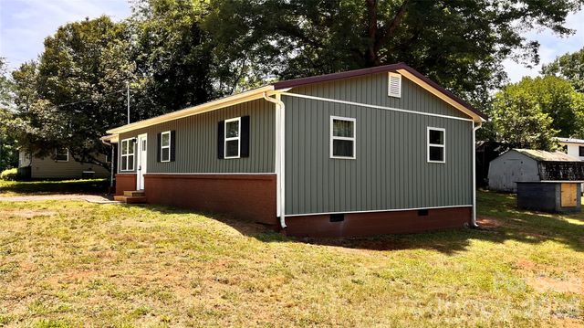 4009 Smokey Creek Road, Lenoir, NC 28645