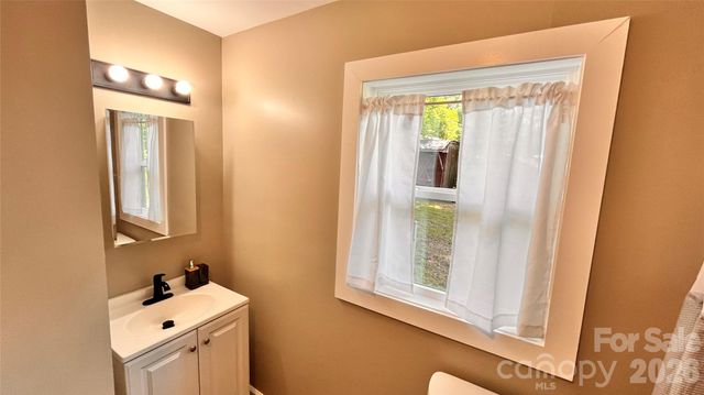4009 Smokey Creek Road, Lenoir, NC 28645