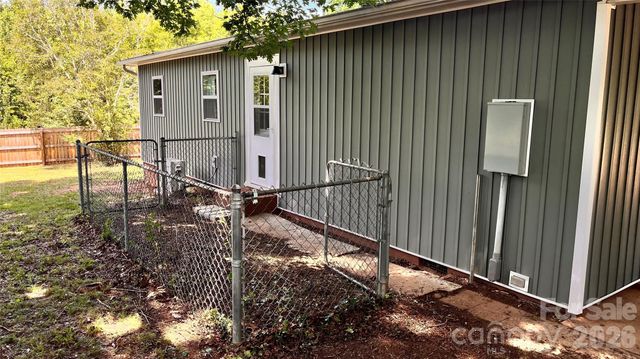 4009 Smokey Creek Road, Lenoir, NC 28645