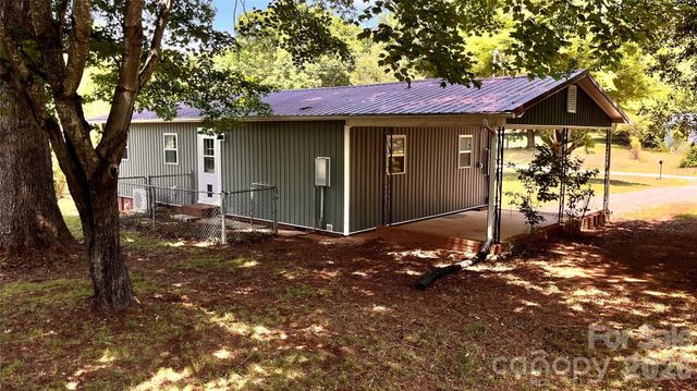 4009 Smokey Creek Road, Lenoir, NC 28645