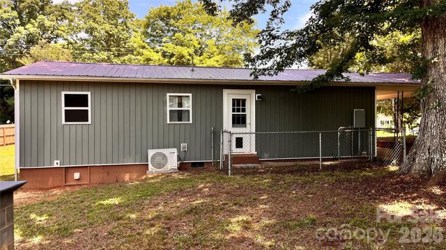 4009 Smokey Creek Road, Lenoir, NC 28645