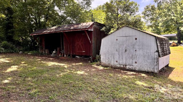 4009 Smokey Creek Road, Lenoir, NC 28645
