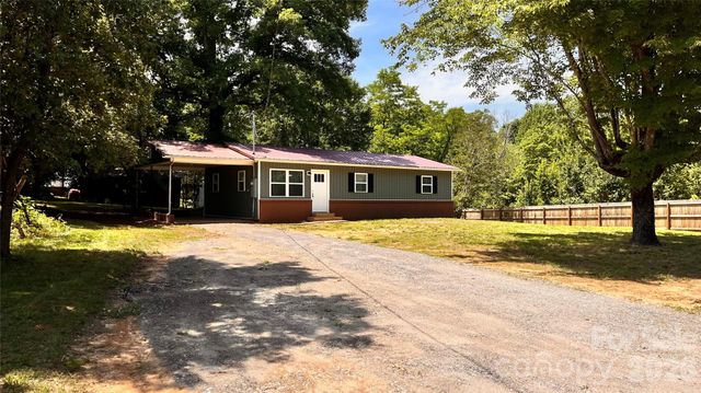 4009 Smokey Creek Road, Lenoir, NC 28645