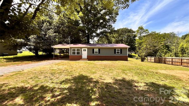 4009 Smokey Creek Road, Lenoir, NC 28645