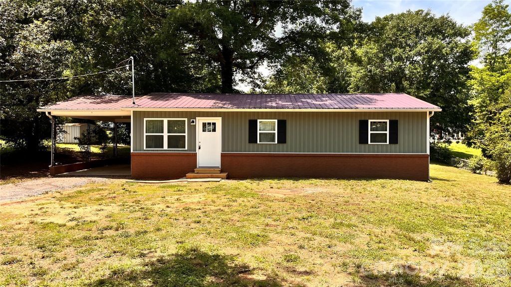 4009 Smokey Creek Road, Lenoir, NC 28645