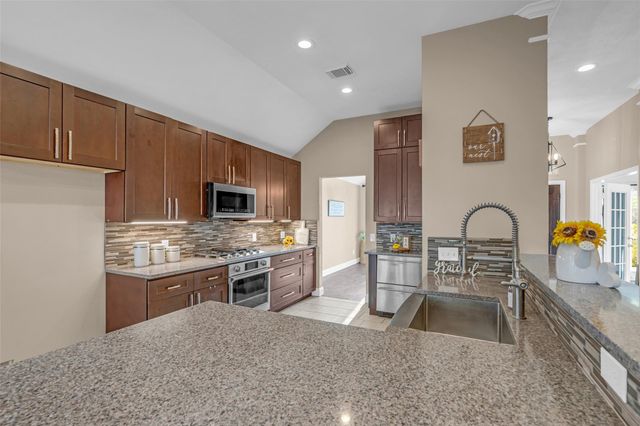11506 Faulkey Gully Circle, Houston, TX 77070