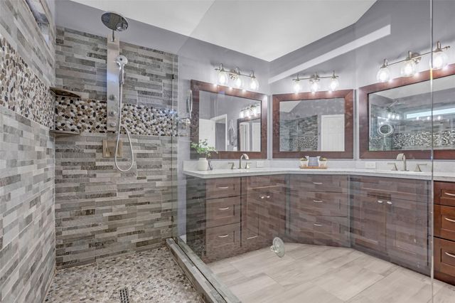11506 Faulkey Gully Circle, Houston, TX 77070