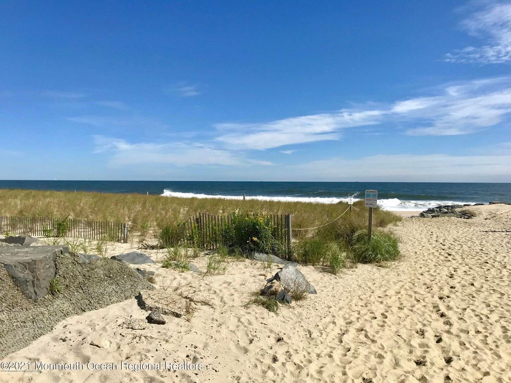 54 Wharfside Drive 54, Monmouth Beach, NJ 07750