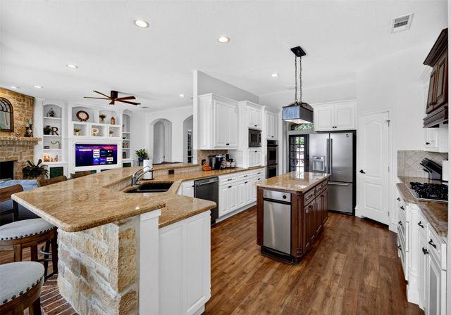 9900 Harbour View Lane, Fort Worth, TX 76179