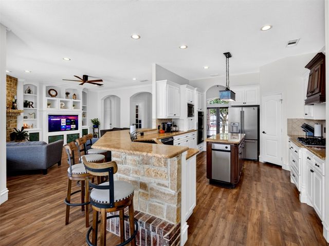 9900 Harbour View Lane, Fort Worth, TX 76179