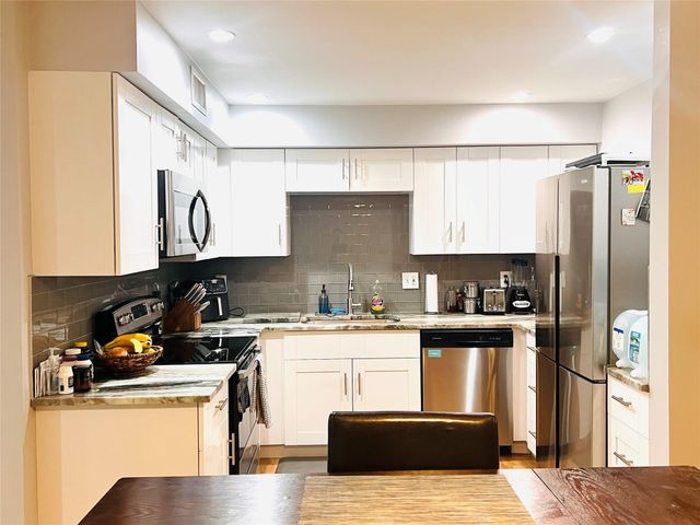 9875 Pineapple Tree Drive 207, Boynton Beach, FL 33436