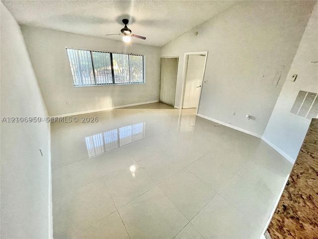 2550 SW 18th Ter 1405, Fort Lauderdale, FL 33315