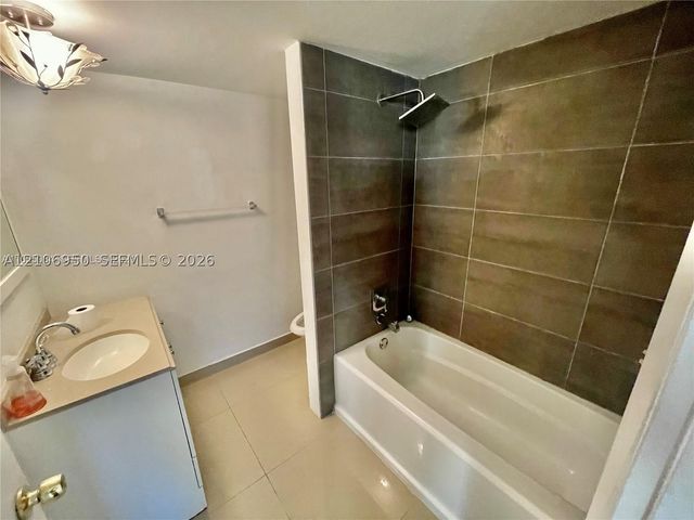 2550 SW 18th Ter 1405, Fort Lauderdale, FL 33315