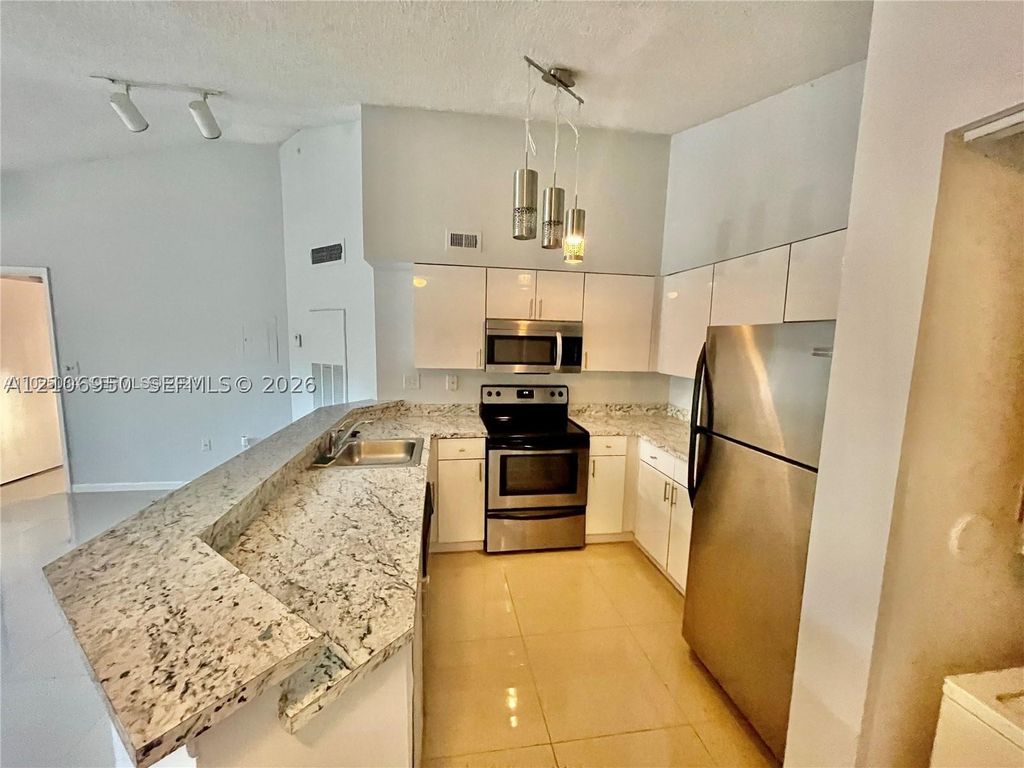2550 SW 18th Ter 1405, Fort Lauderdale, FL 33315