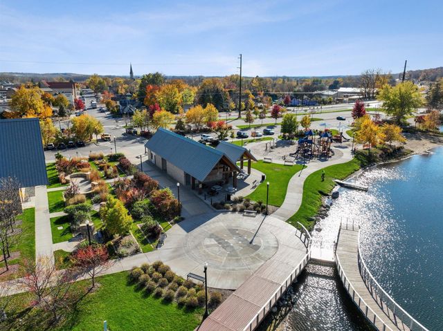 1679 Oak Creek Court, Chaska, MN 55318