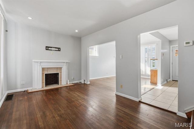 4707 Ray Avenue, St Louis, MO 63116