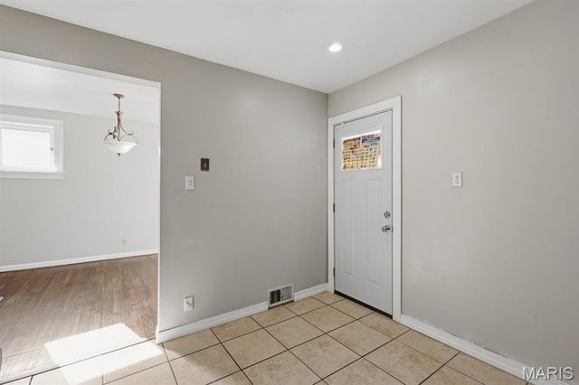 4707 Ray Avenue, St Louis, MO 63116