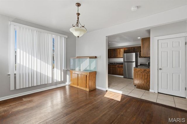 4707 Ray Avenue, St Louis, MO 63116