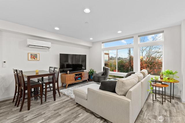 1422 E Cherry St, Seattle, WA 98122