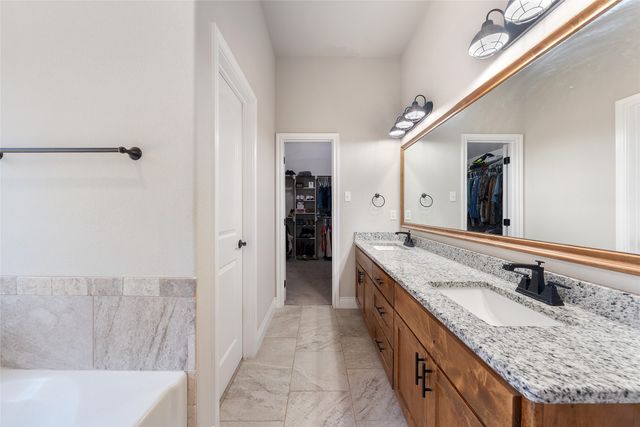 1075 Knoxmiller Court, Weatherford, TX 76088