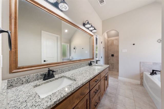 1075 Knoxmiller Court, Weatherford, TX 76088