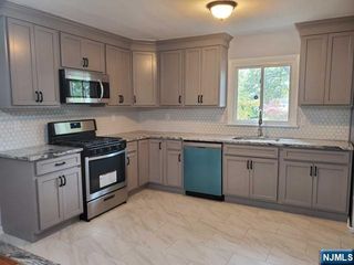 18 English Avenue 2, Elmwood Park, NJ 07407