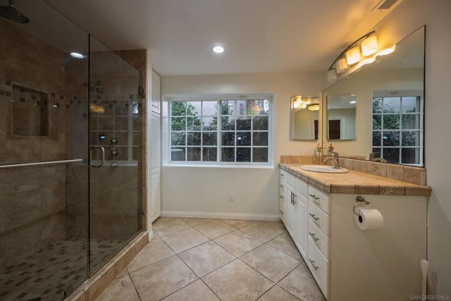 444 Avalon Dr., Vista, CA 92084