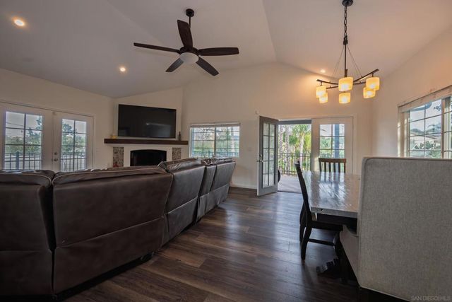 444 Avalon Dr., Vista, CA 92084