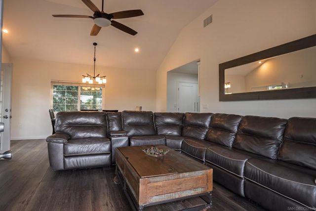 444 Avalon Dr., Vista, CA 92084