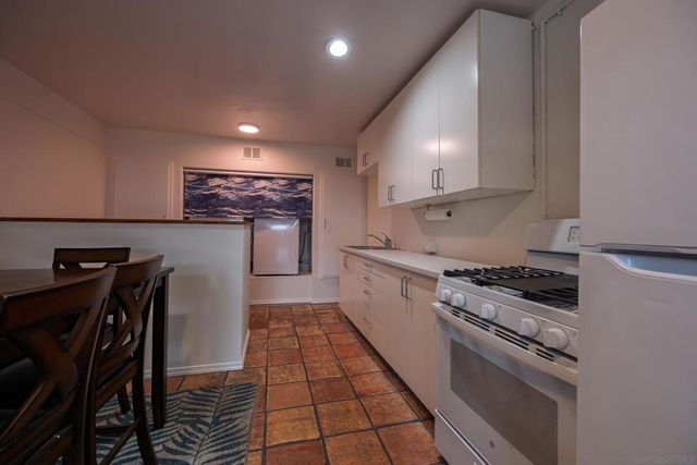 444 Avalon Dr., Vista, CA 92084