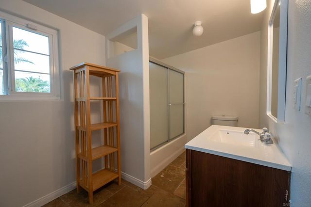 444 Avalon Dr., Vista, CA 92084