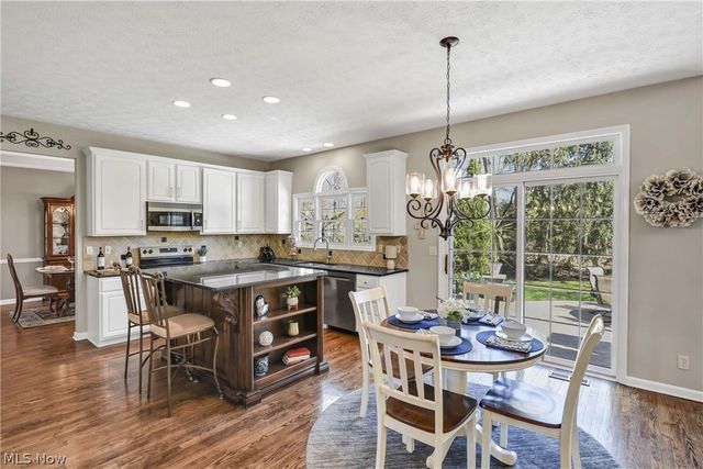 607 Parkside Drive, Avon Lake, OH 44012