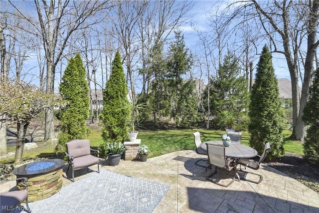 607 Parkside Drive, Avon Lake, OH 44012