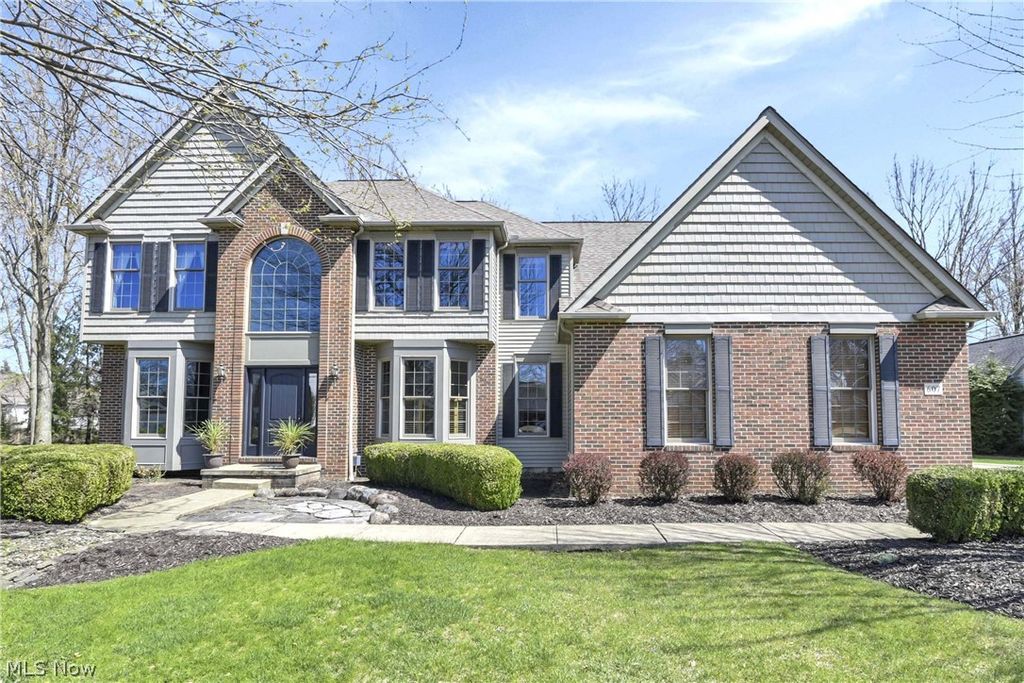 607 Parkside Drive, Avon Lake, OH 44012