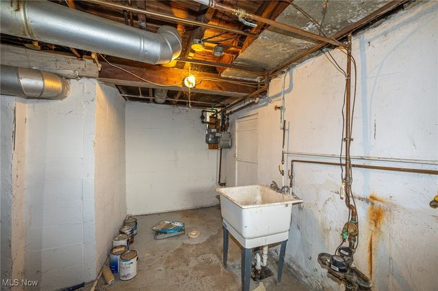 10105 russell Avenue, Garfield Heights, OH 44125