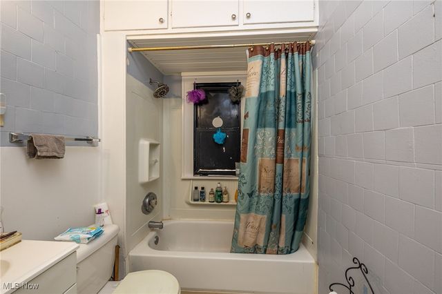 10105 russell Avenue, Garfield Heights, OH 44125