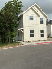2002 W 2nd ST 1402, Taylor, TX 76574