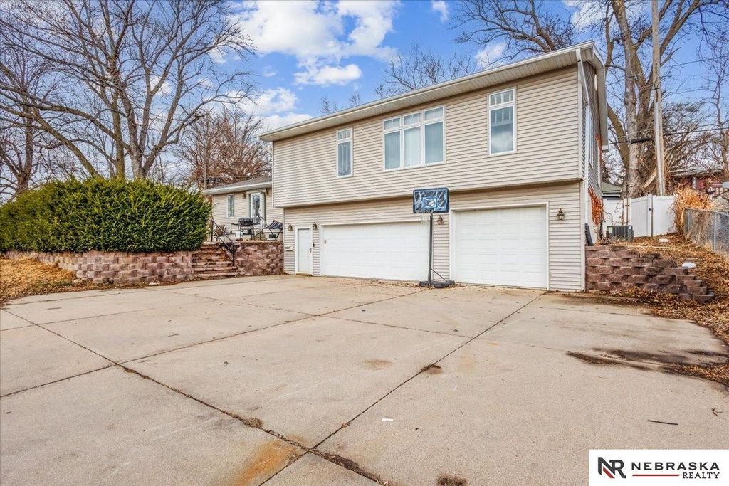 6322 Hamilton Street, Omaha, NE 68132