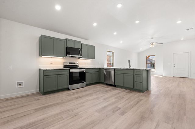 2414 Aberdeen Avenue, Wolfforth, TX 79382