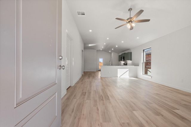 2414 Aberdeen Avenue, Wolfforth, TX 79382