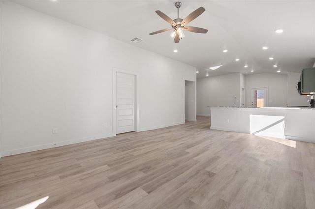 2414 Aberdeen Avenue, Wolfforth, TX 79382